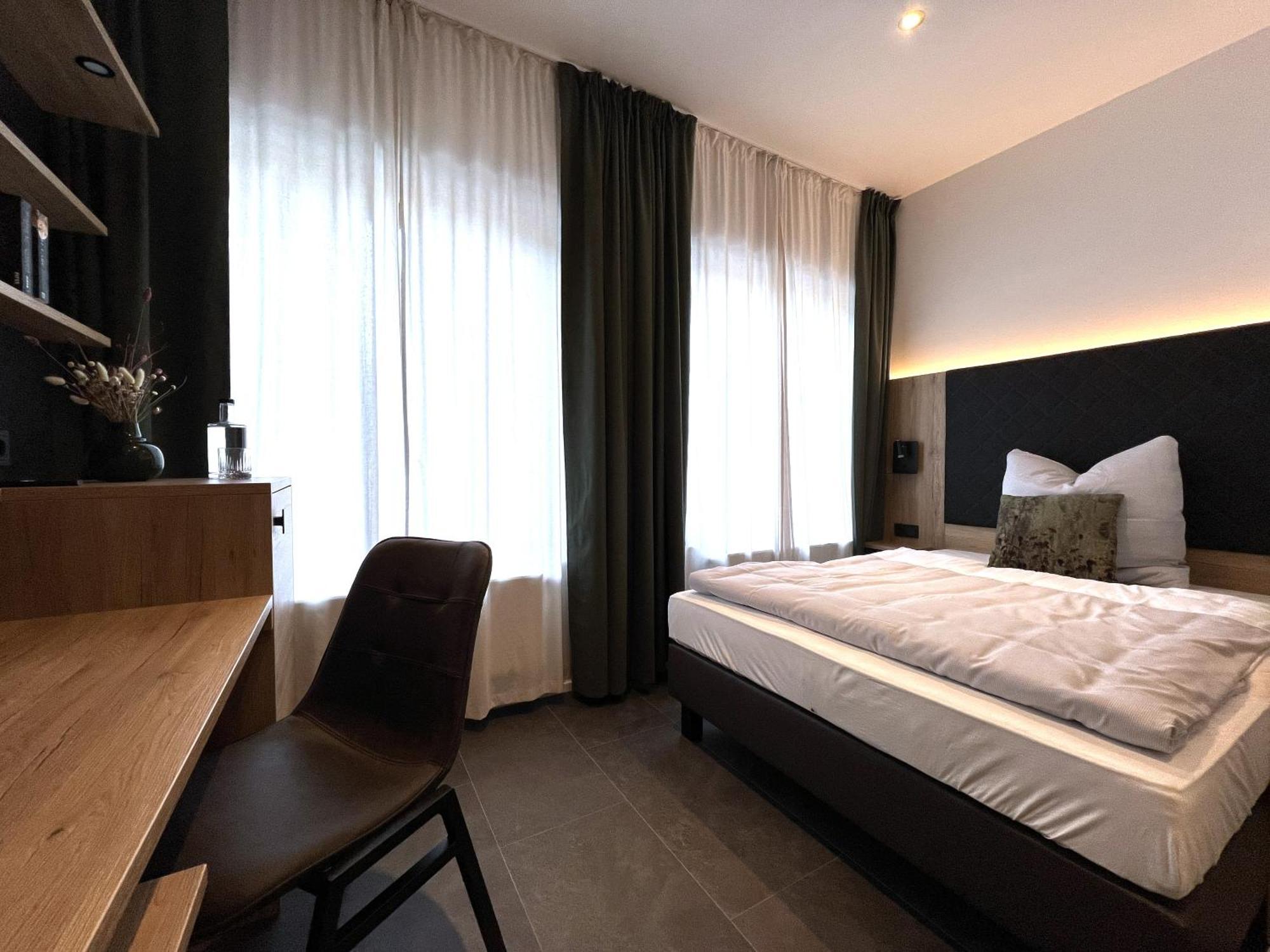 Haus Kuckenberg Hotel Burscheid Bagian luar foto